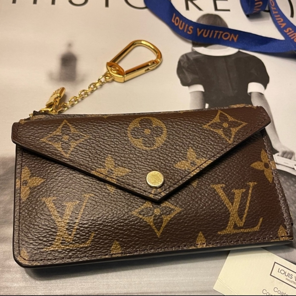 💯% Authentic Louis Vuitton Recto Verso Card Holder✨